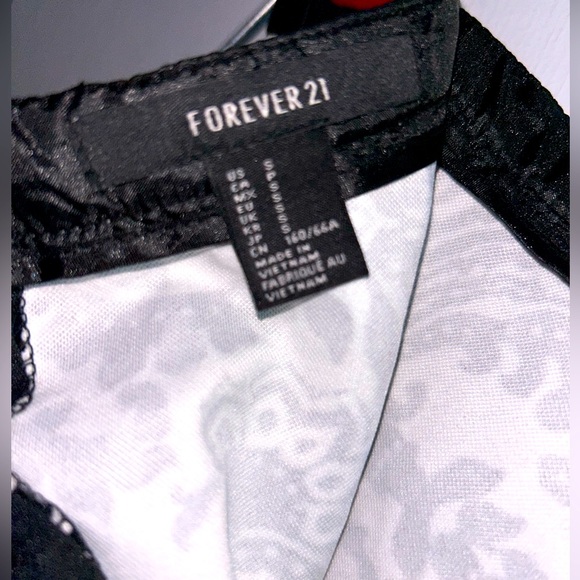 Forever 21 Black and White Mini Skirt with Velvet Detailing - Picture 3 of 3